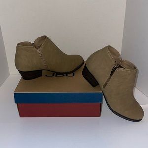 NWT JBU Women's Triumph Bootie